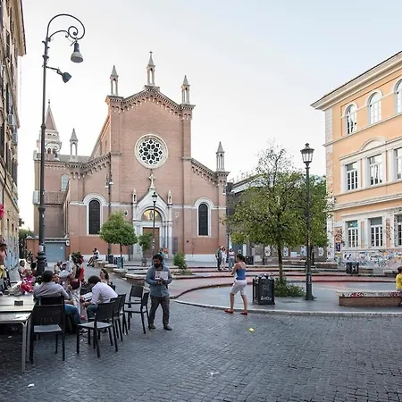Urban Oasis With Balcony And Free Private Parking Roma