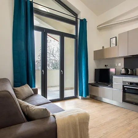 Urban Oasis With Balcony And Free Private Parking Roma