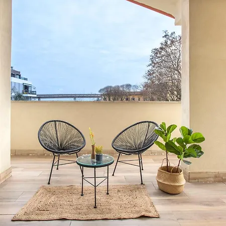 Urban Oasis With Balcony And Free Private Parking Appartamento *