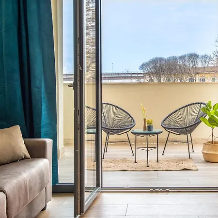 Urban Oasis With Balcony And Free Private Parking Appartamento