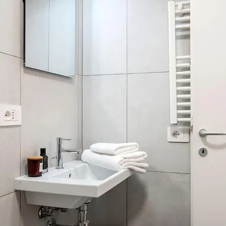 Apartment Urban Oasis With Balcony And Free Private Parking Rome