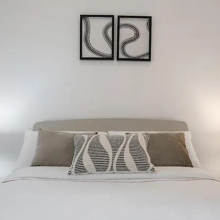 Apartment Urban Oasis With Balcony And Free Private Parking *