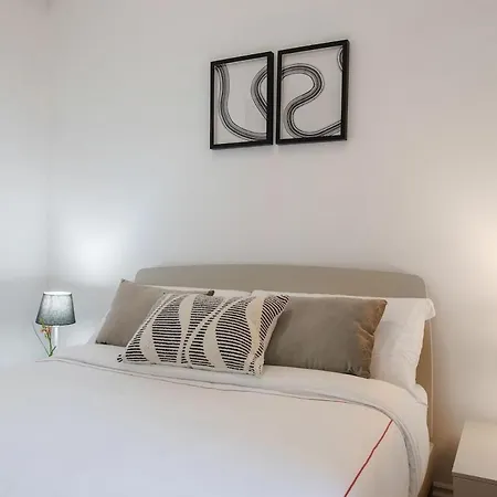 Apartment Urban Oasis With Balcony And Free Private Parking