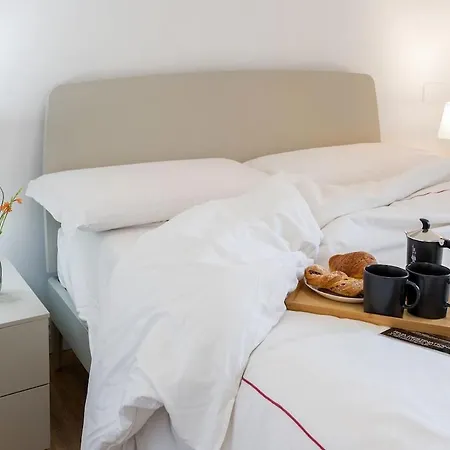 Urban Oasis With Balcony And Free Private Parking Apartment Rome