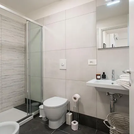 Apartment Urban Oasis With Balcony And Free Private Parking Rome