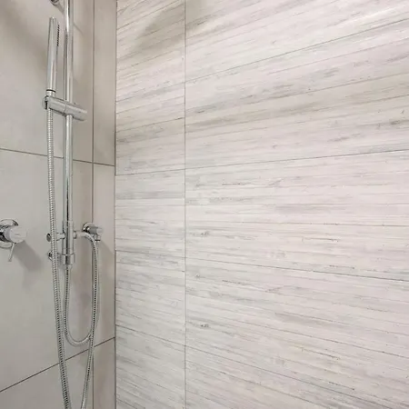 Apartment Urban Oasis With Terrace & Free Parking, Int11 *