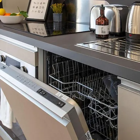 Urban Oasis With Terrace & Free Parking, Int11 Apartment