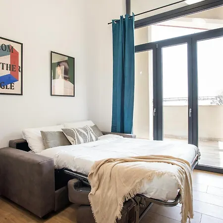 Apartment Urban Oasis With Balcony And Free Private Parking