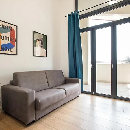 Urban Oasis With Balcony And Free Private Parking Apartment Rome