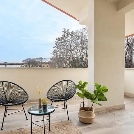 Urban Oasis With Balcony And Free Private Parking Apartment